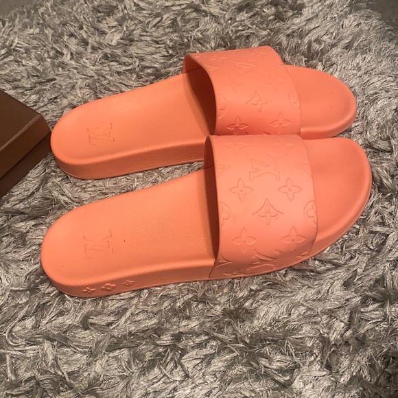 louis vuitton waterfront mule slides